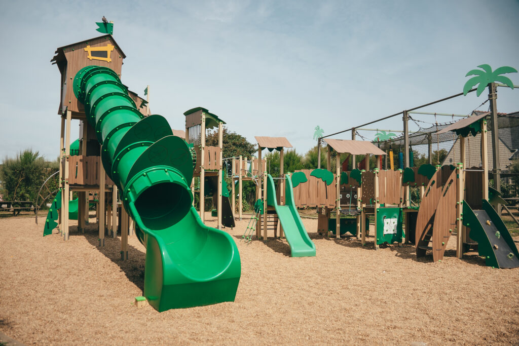 Aire de jeux du camping de la plage de Tréguer